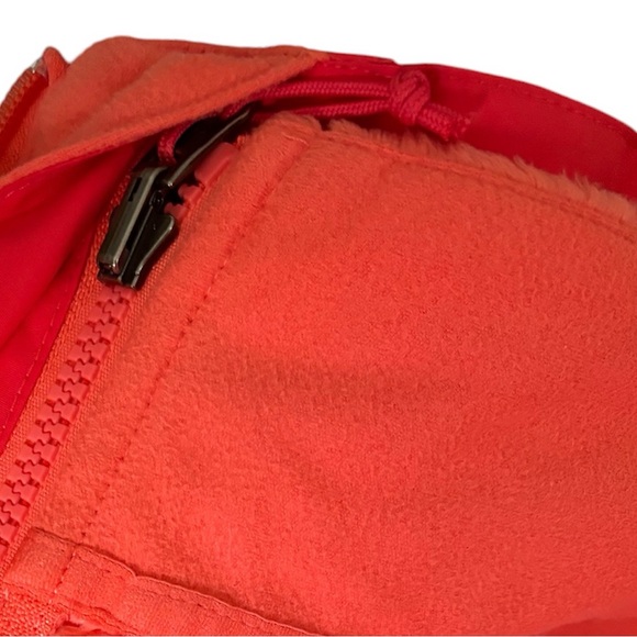 Like new-The North Face outer shell & fleece liner ski/snowboard jacket - Picture 7 of 10